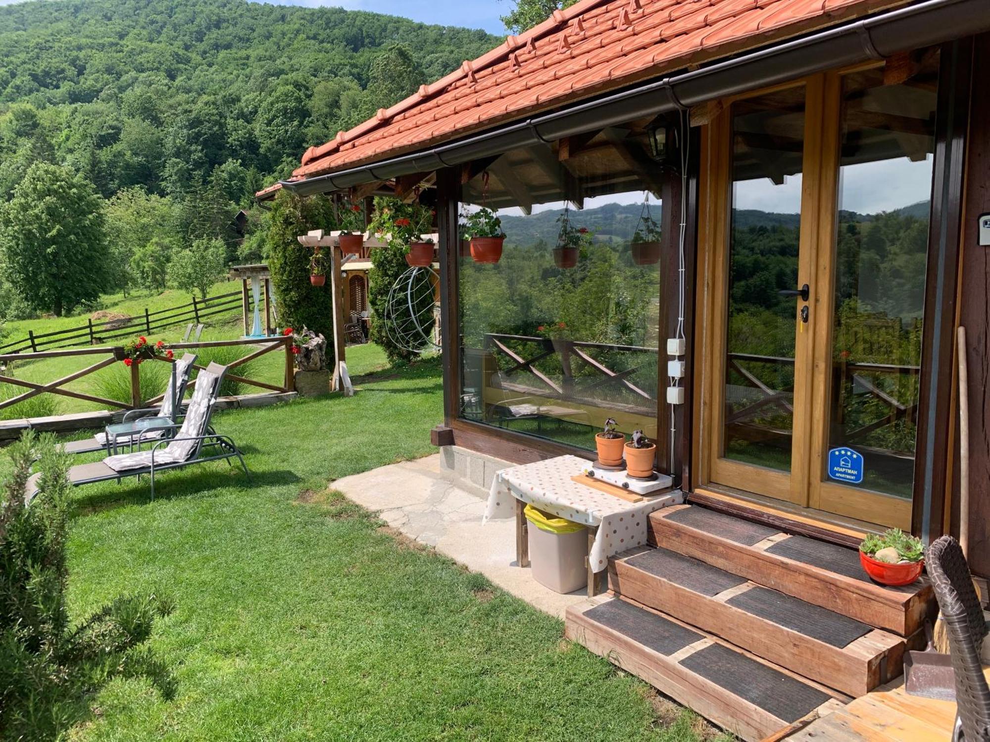 Apartmani Lunija Gornji Milanovac Exterior foto